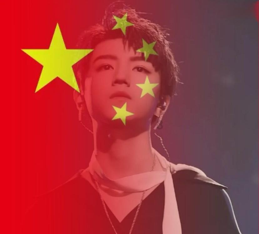 拜仁后卫于帕梅卡诺伤愈回归跑步训练